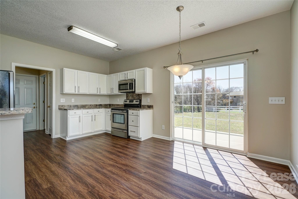 2034 Wexford Way - Photo 10