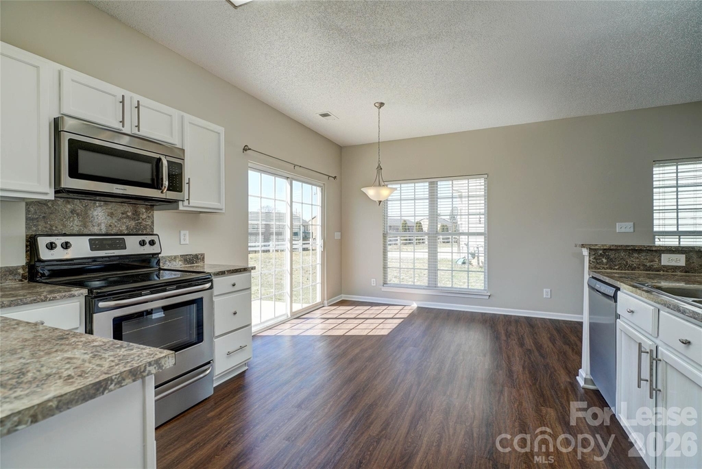 2034 Wexford Way - Photo 8
