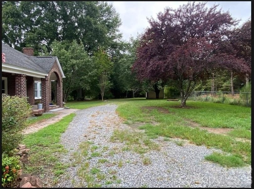 1343 S Battleground Avenue - Photo 3