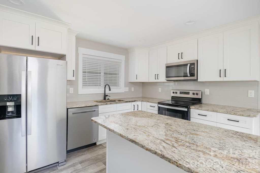 312 Glenrock Drive - Photo 3