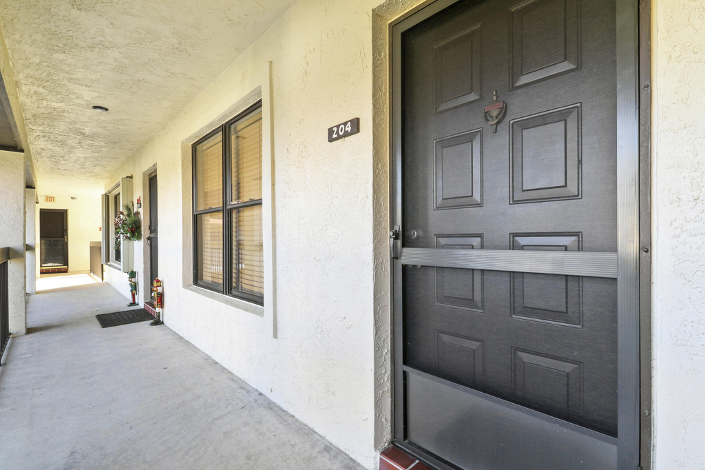540 Sw South River Drive - Photo 2