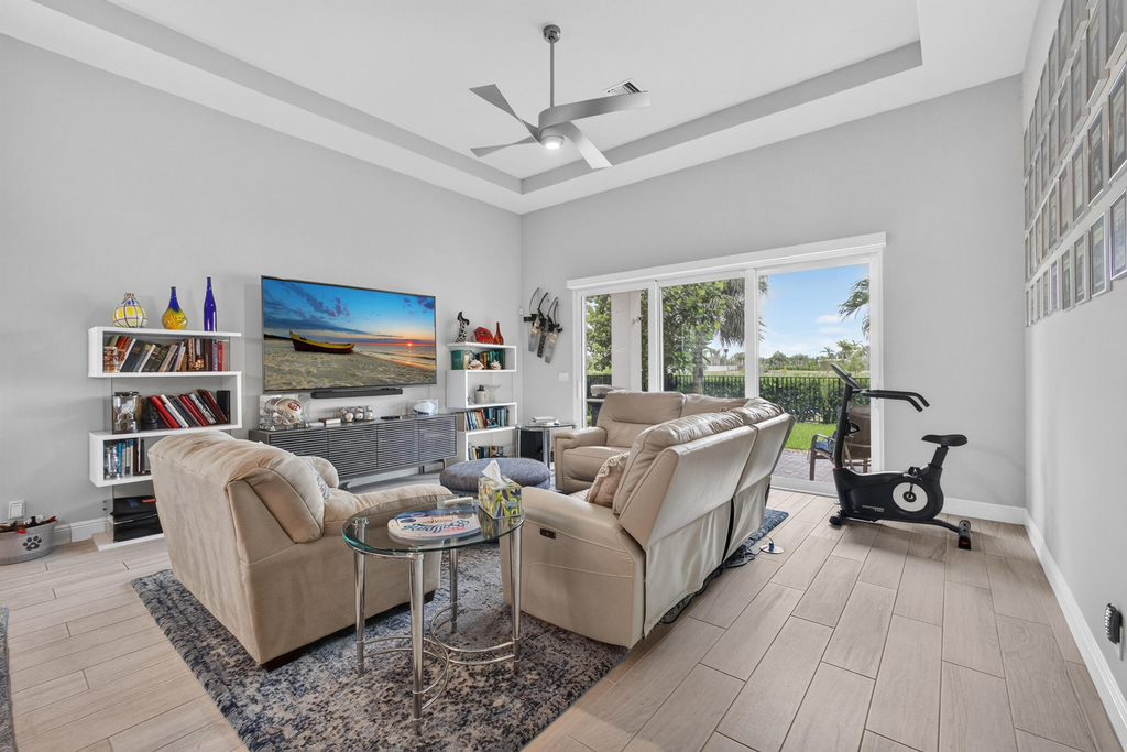 9945 Regency Way - Photo 16