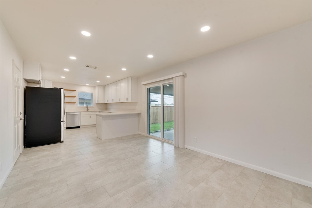 2643 San Medina Avenue - Photo 5