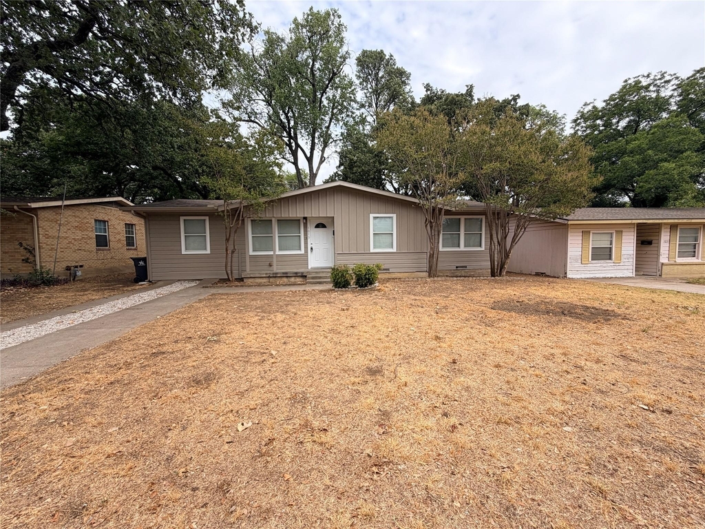 1013 W Tucker Boulevard - Photo 0