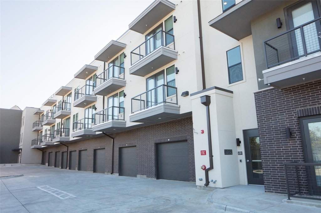 901 N Zang Boulevard - Photo 11