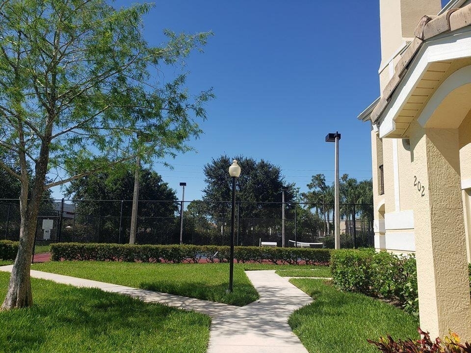 104 Sw Peacock Boulevard - Photo 4