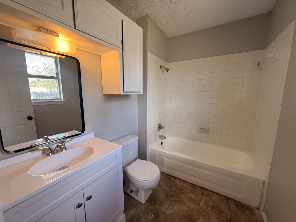 1909 Se 14th Street - Photo 5