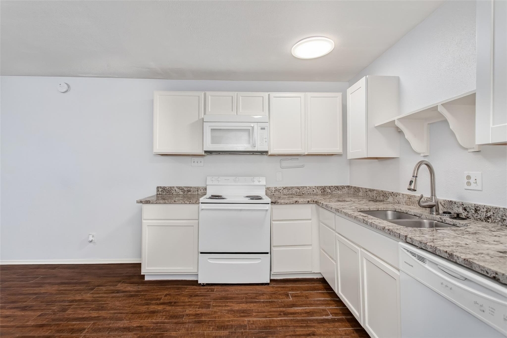 5722 Gaston Avenue - Photo 7