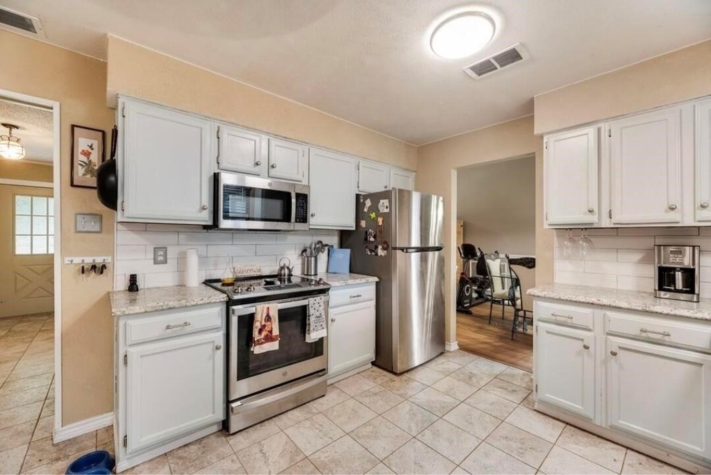 1022 Melissa Lane - Photo 6