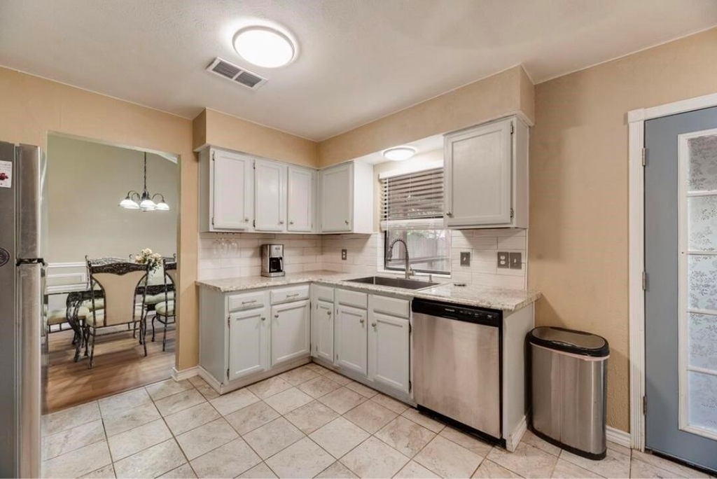 1022 Melissa Lane - Photo 7
