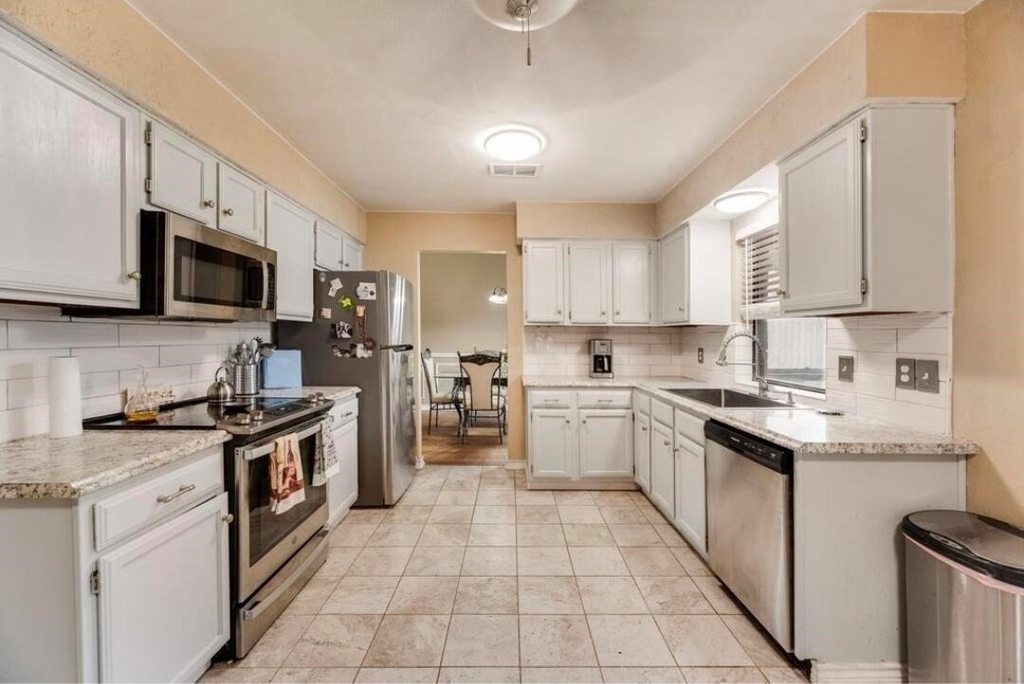 1022 Melissa Lane - Photo 5