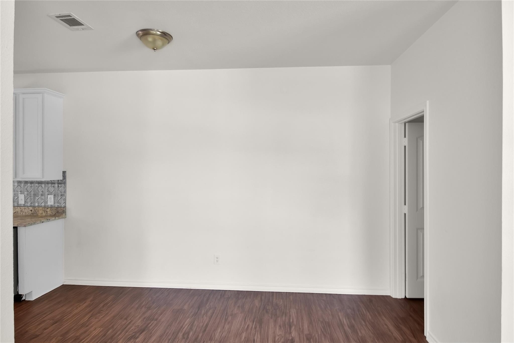 1102 Parkway Trail - Photo 8