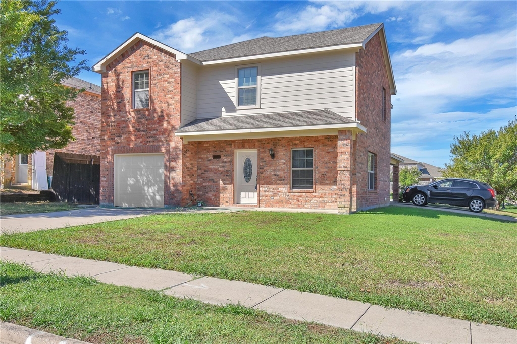 1102 Parkway Trail - Photo 1