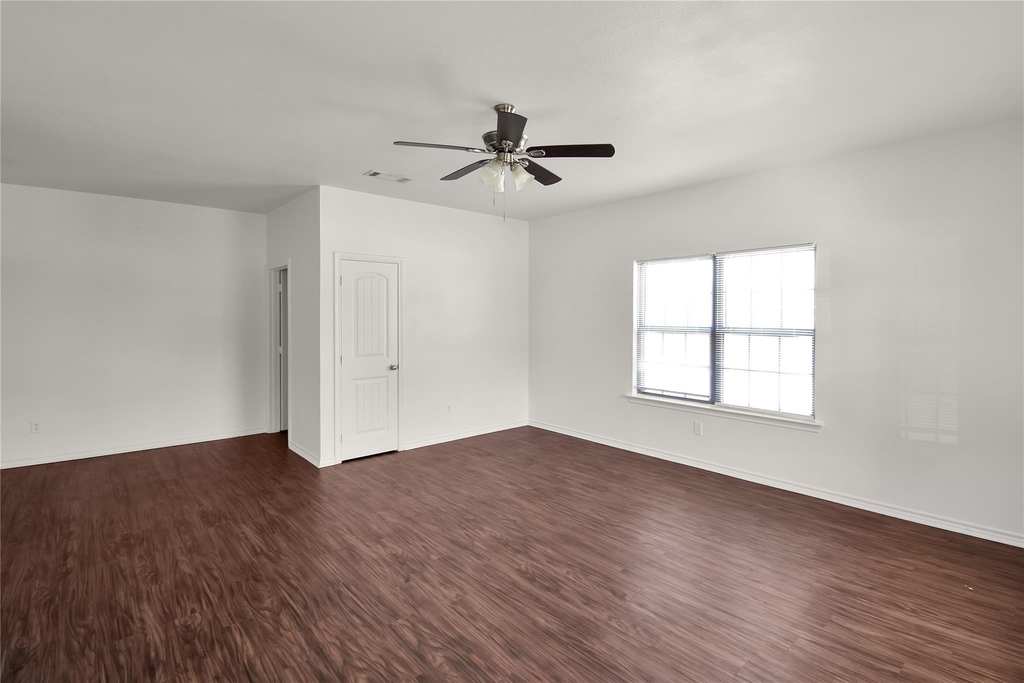 1102 Parkway Trail - Photo 2
