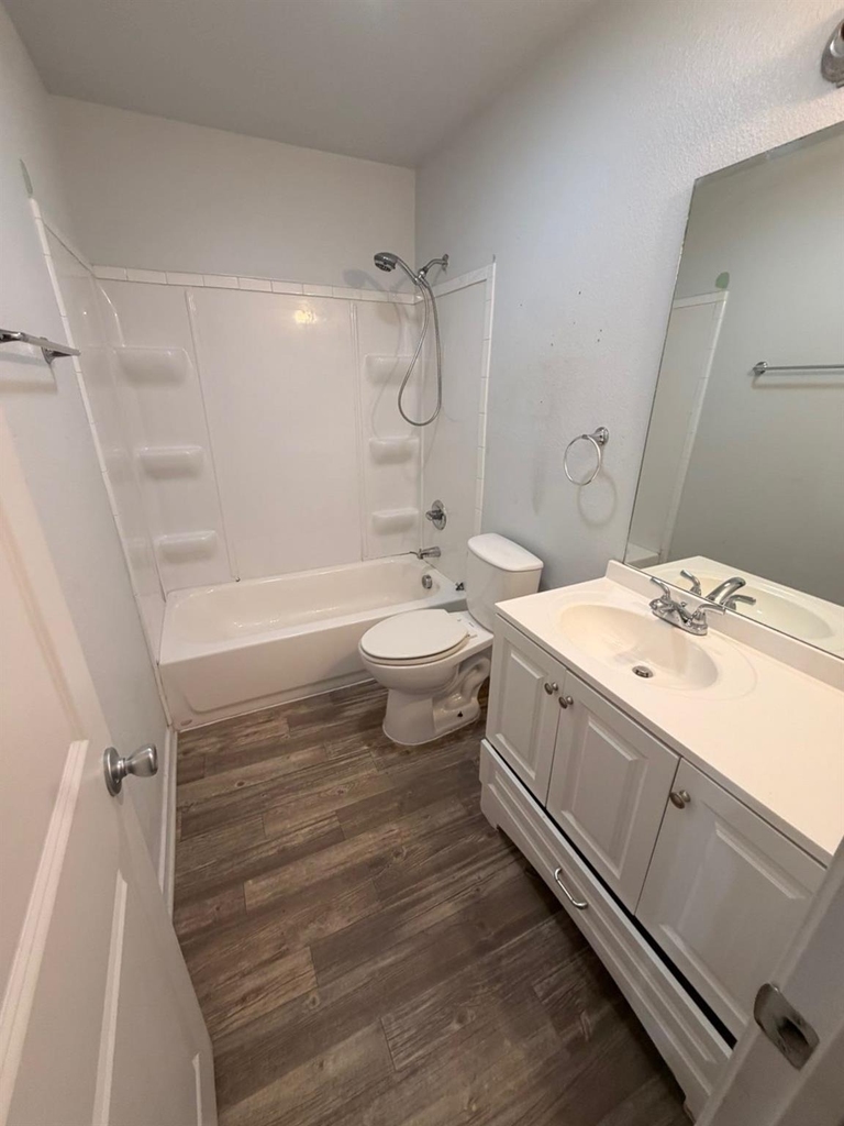 2905 Clarksville Street - Photo 2