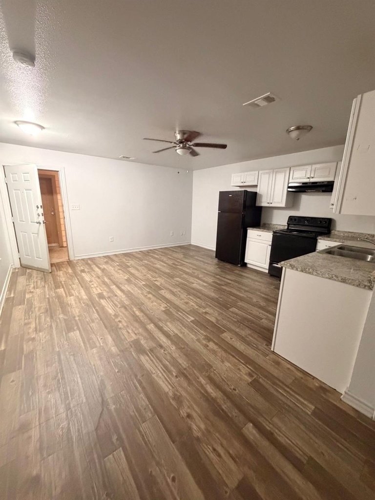 2905 Clarksville Street - Photo 1