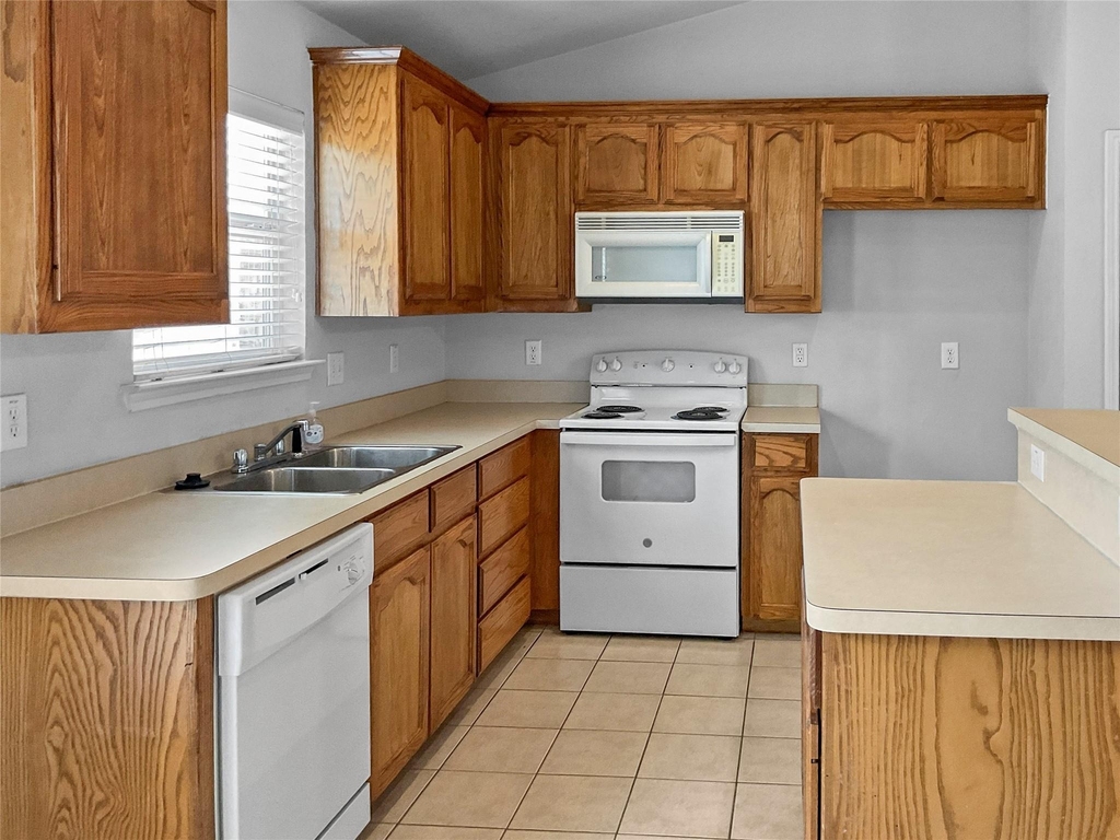 6521 Regina Drive - Photo 5