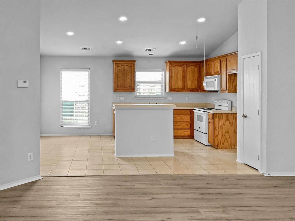 6521 Regina Drive - Photo 4