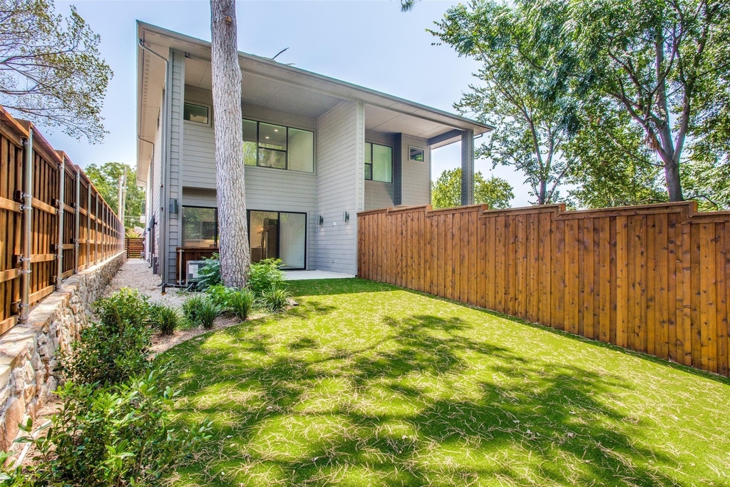 2335 Hondo Avenue - Photo 0