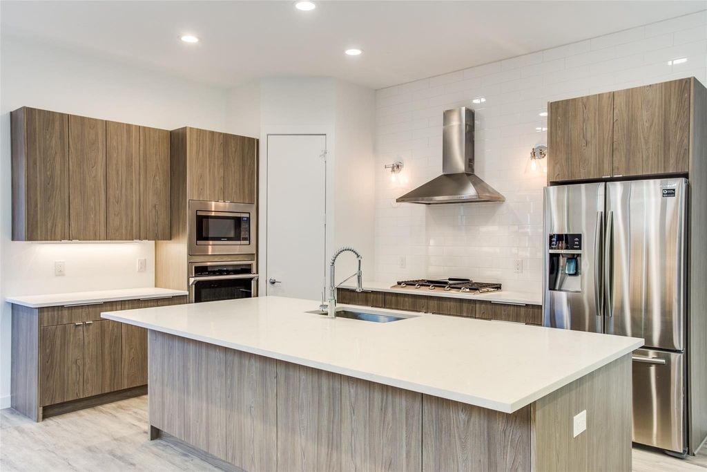 2335 Hondo Avenue - Photo 4