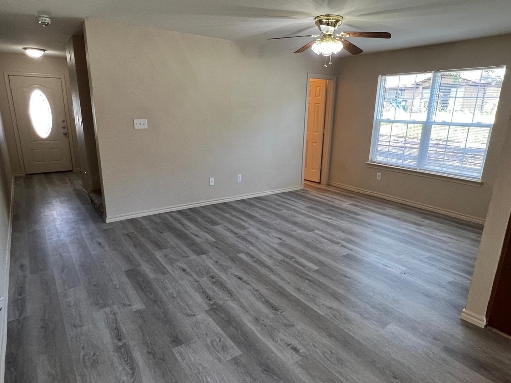 931 Parkplace Ridge - Photo 2