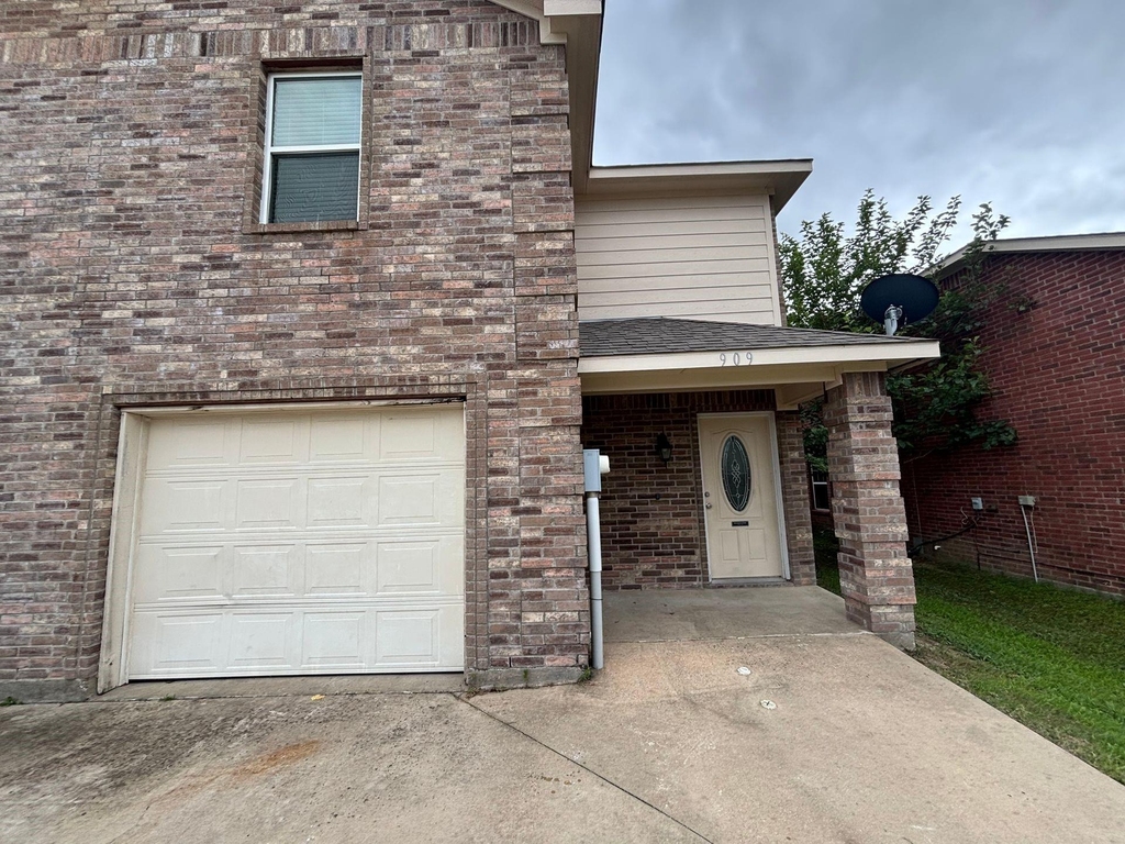 909 Parkplace Ridge - Photo 1
