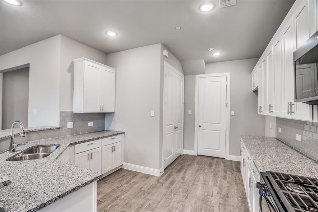 517 Sequoia Street - Photo 2