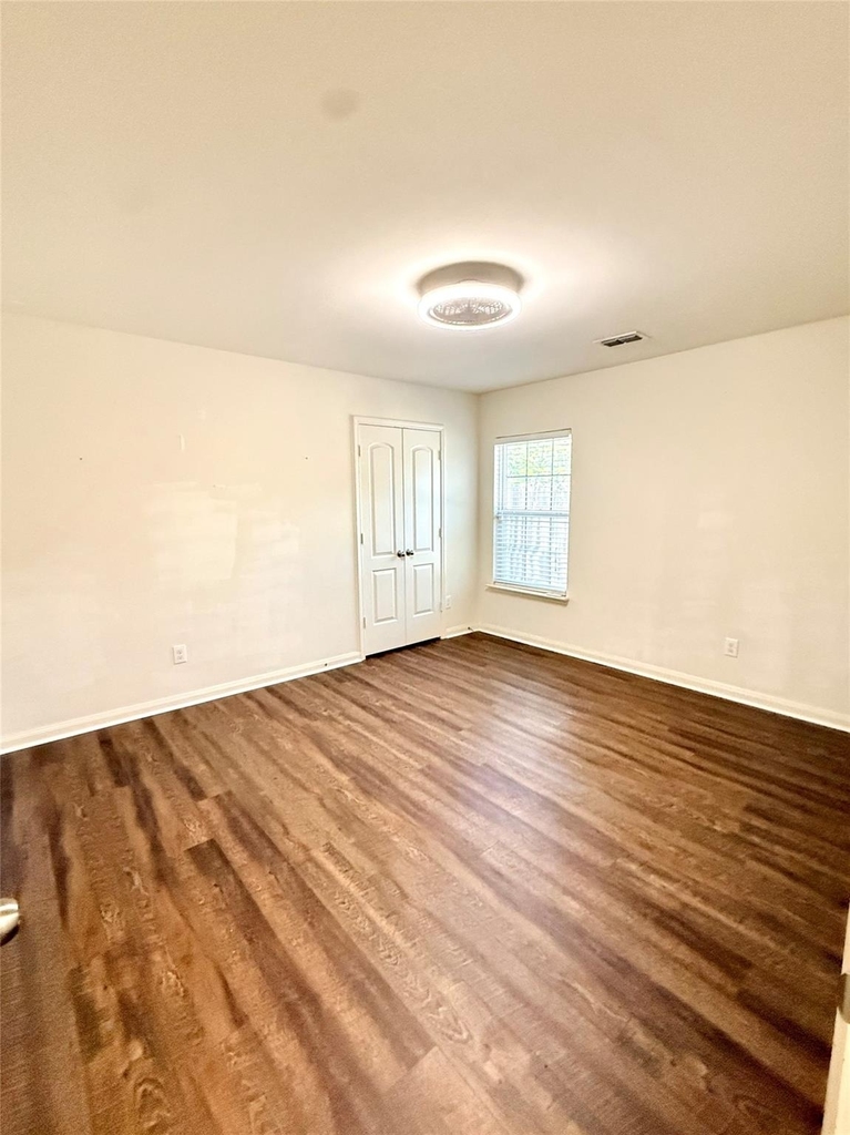 1401 Macy Lane - Photo 5