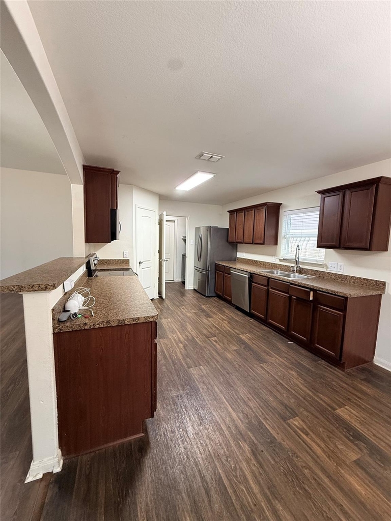 1401 Macy Lane - Photo 8