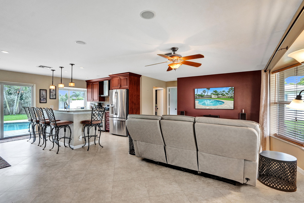 80 Se 10th Street - Photo 2