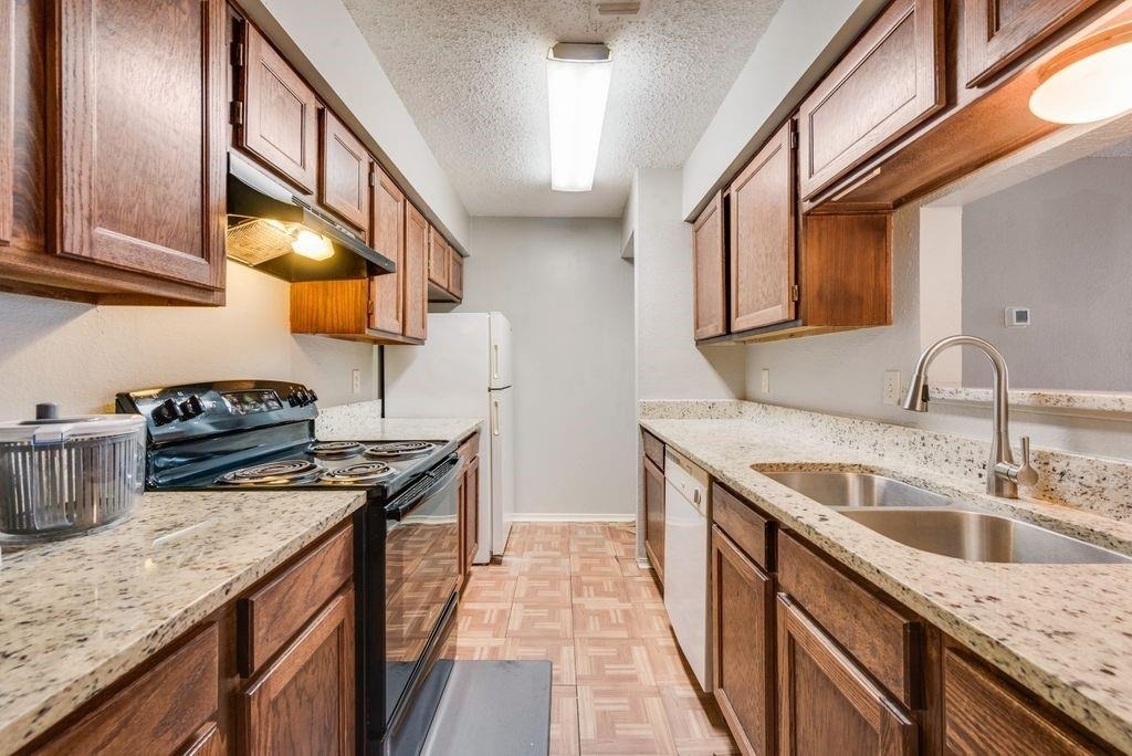 600 Grand Avenue - Photo 5