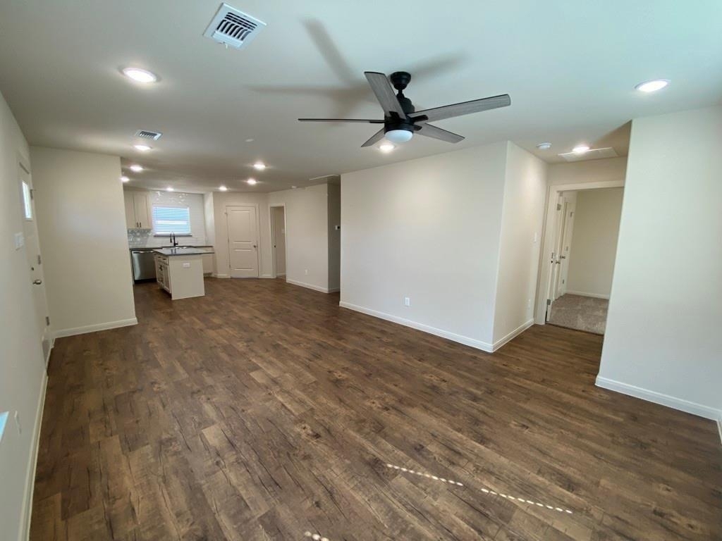 420 E Shepherd Street - Photo 2