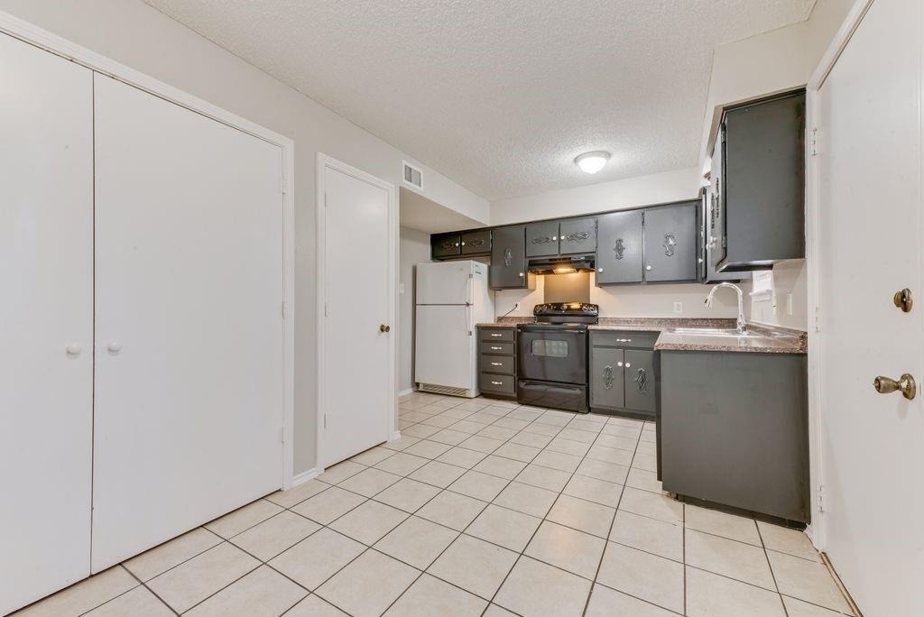1728 Sanford - Photo 5