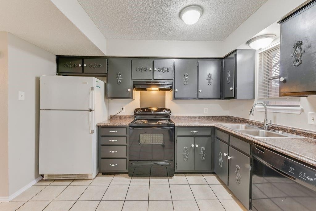 1728 Sanford - Photo 3