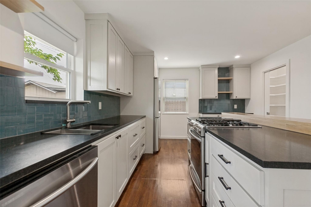 2413 Patricia Lane - Photo 8