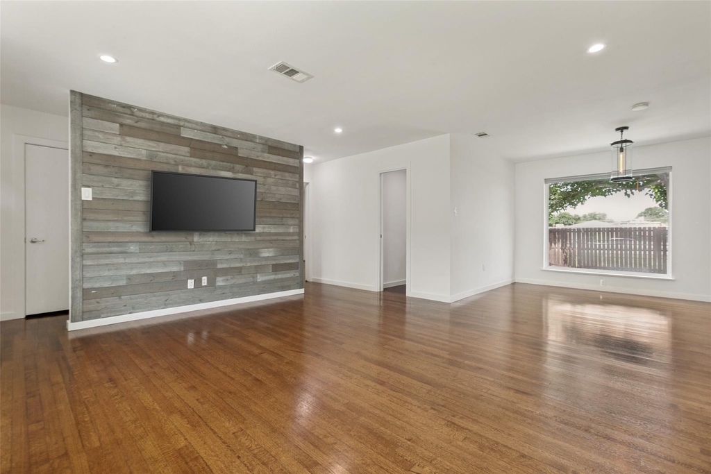 2413 Patricia Lane - Photo 4