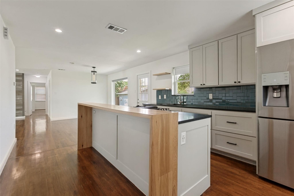 2413 Patricia Lane - Photo 11