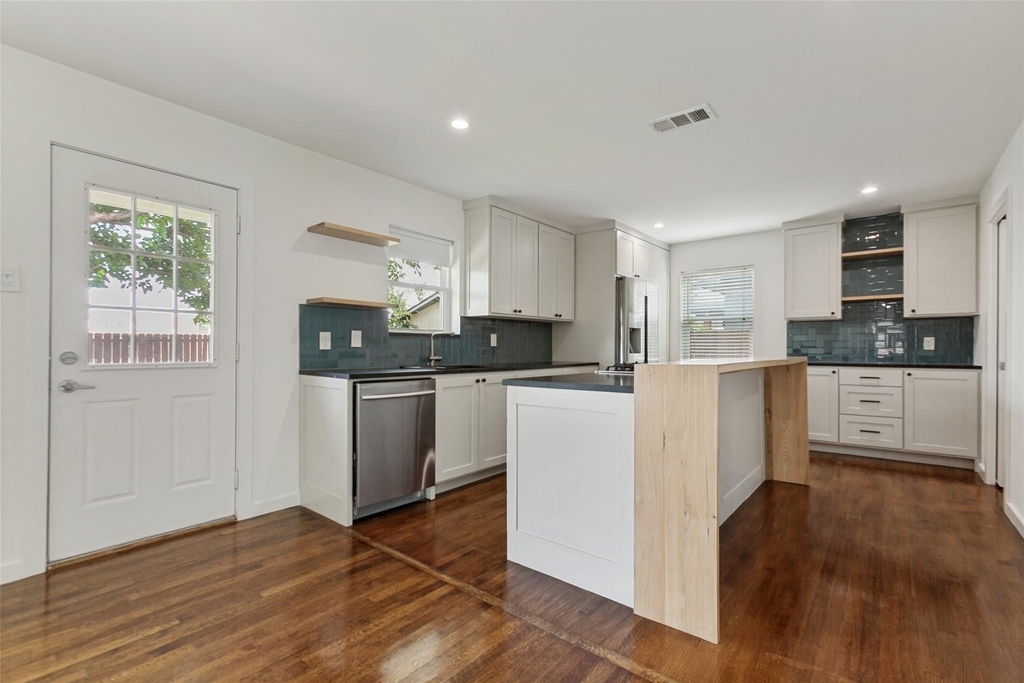 2413 Patricia Lane - Photo 10