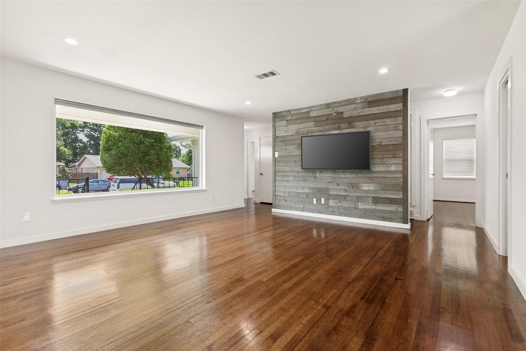 2413 Patricia Lane - Photo 3