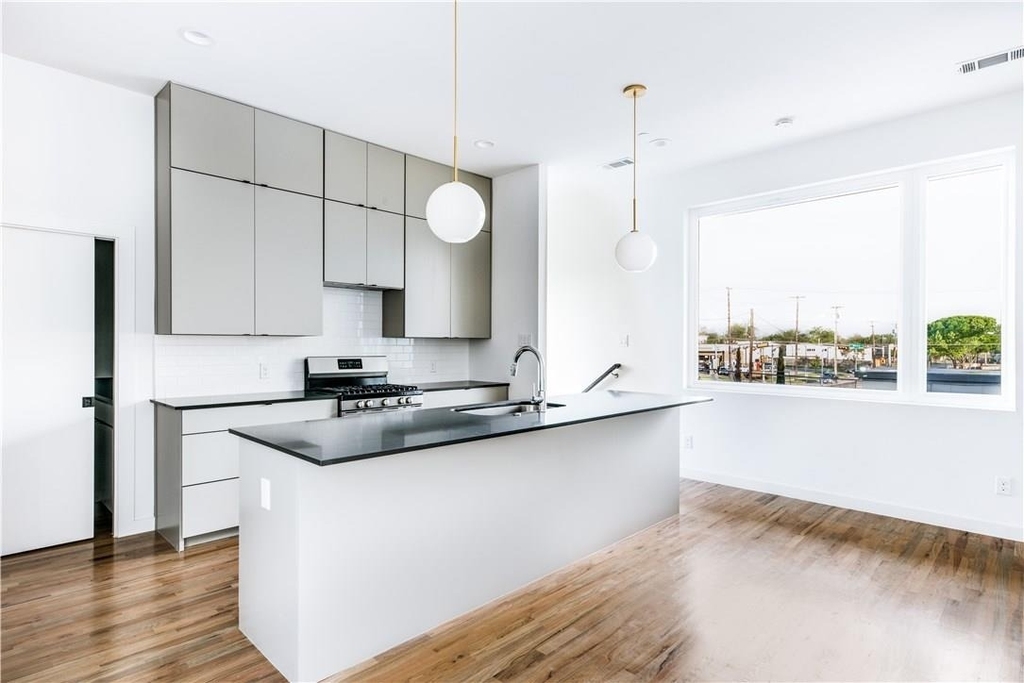 1715 Bennett Avenue - Photo 5