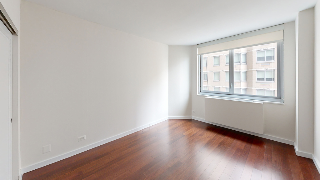 401 E 34th St - Photo 3