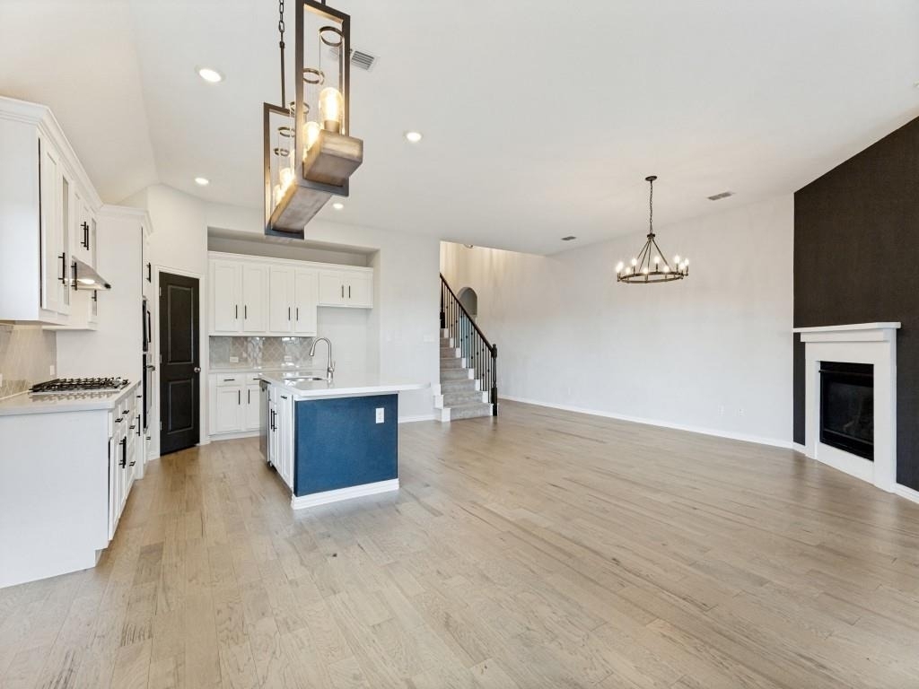 1520 Eleanor Drive - Photo 3