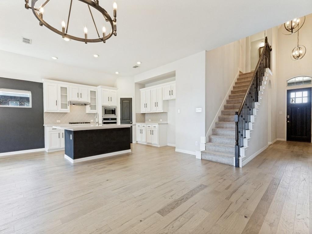1520 Eleanor Drive - Photo 2