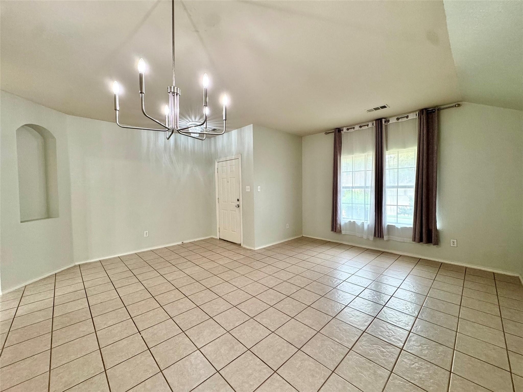 2812 Park Place Drive - Photo 6