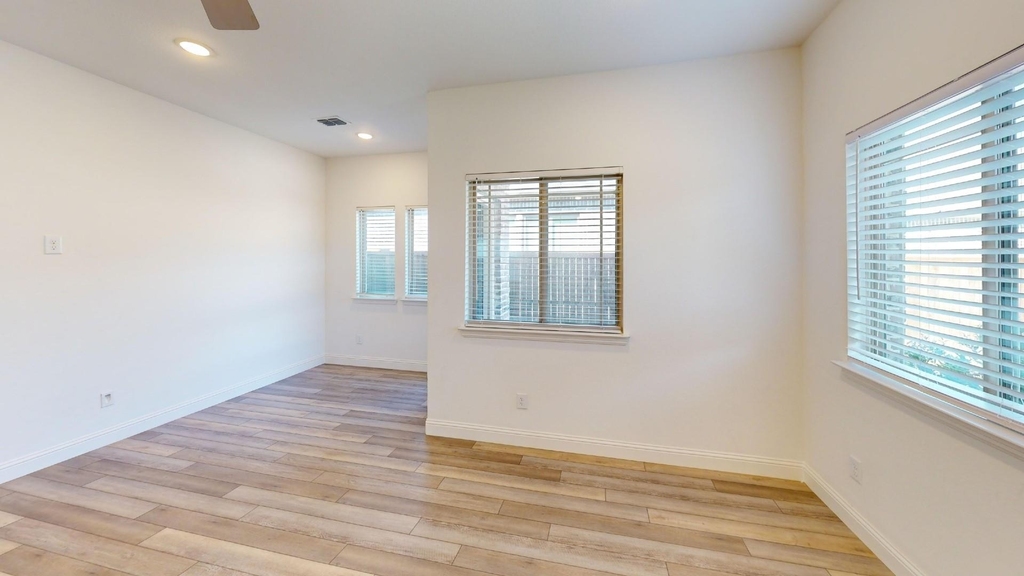 3912 Goldfinch - Photo 6
