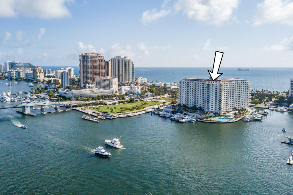 1 Las Olas Circle - Photo 0