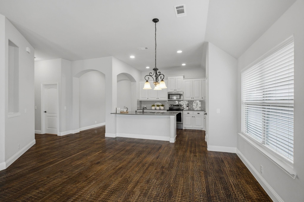 2115 Victoria Lane - Photo 5