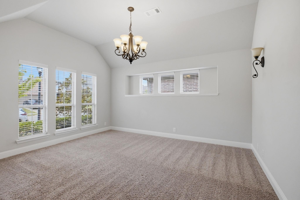 2115 Victoria Lane - Photo 2
