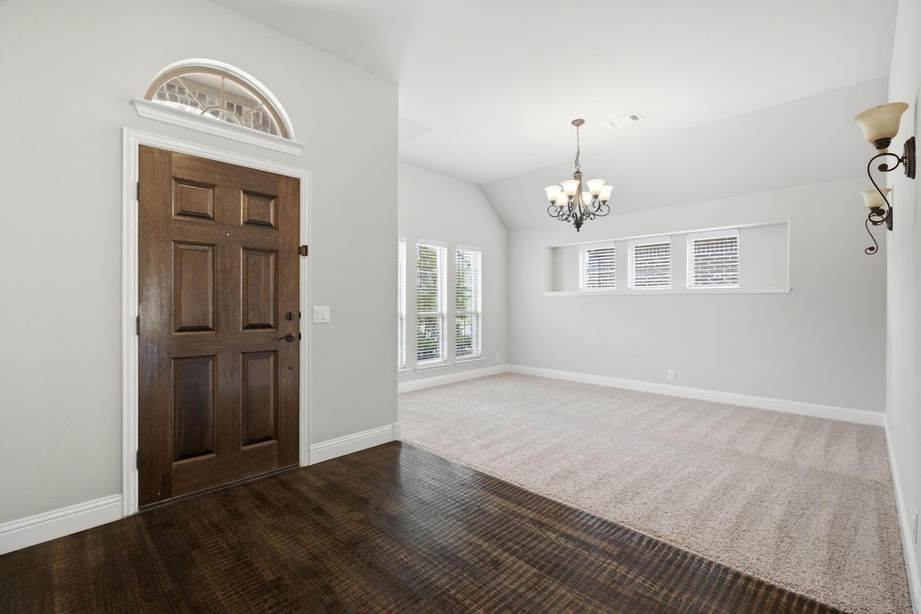 2115 Victoria Lane - Photo 1