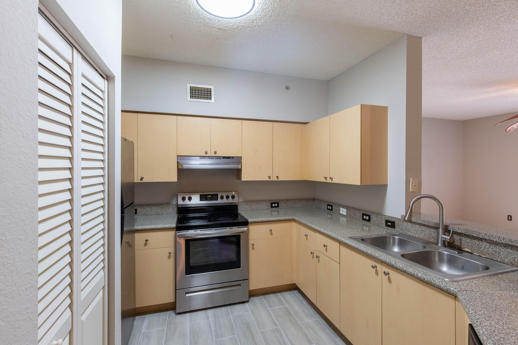 350 Crestwood Circle - Photo 5